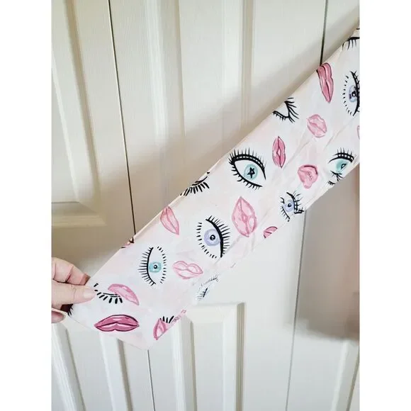 Milk & Honey M Oversz Womens Shirt Top Graphic Print-Button Front Lips Eyes LS - Picture 5 of 7